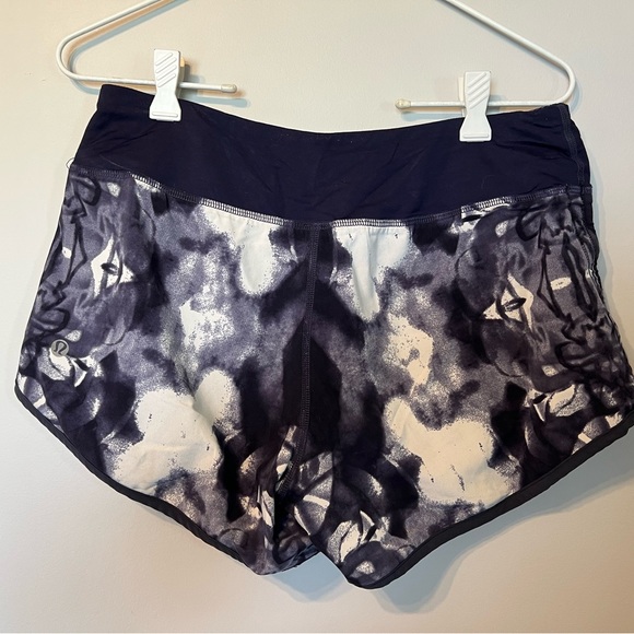 Lulu Lemon Reversible Shorts - Picture 5 of 5